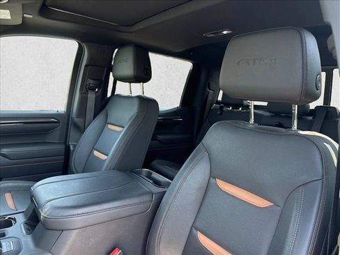 Used 2024 GMC Sierra 1500 AT4 w/ Technology Package AWD/4WD image 17