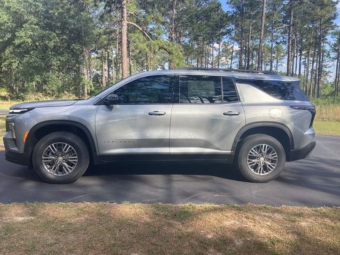 New 2026 Chevrolet Traverse LT w/ Driver Confidence Package FWD image 1