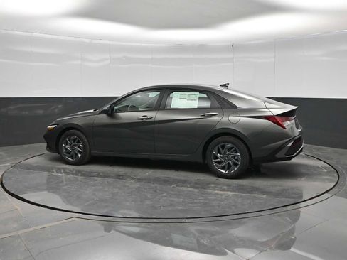New 2026 Hyundai Elantra Hybrid FWD image 5