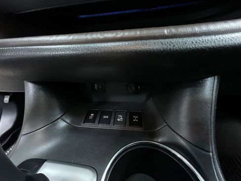 Used 2016 Toyota Highlander Limited image 17