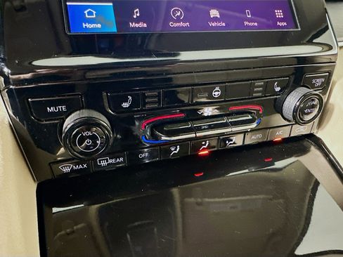 Used 2022 Jeep Grand Cherokee L Limited image 23