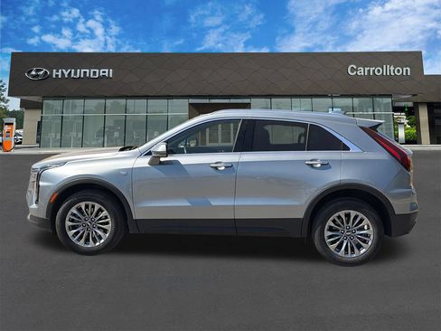 Used 2025 Cadillac XT4 Premium Luxury FWD image 8