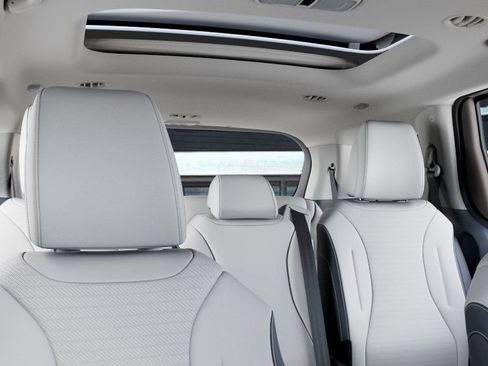 Used 2026 Kia Carnival SX Prestige FWD image 27