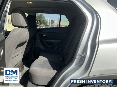 Used 2022 Chevrolet Trax LS w/ Tint and Cruise Package image 10