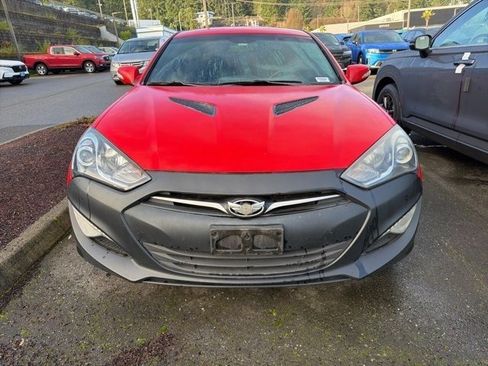 Used 2015 Hyundai Genesis 3.8 image 2