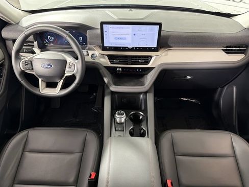 Used 2026 Ford Explorer Active w/ Active Comfort Package RWD image 2