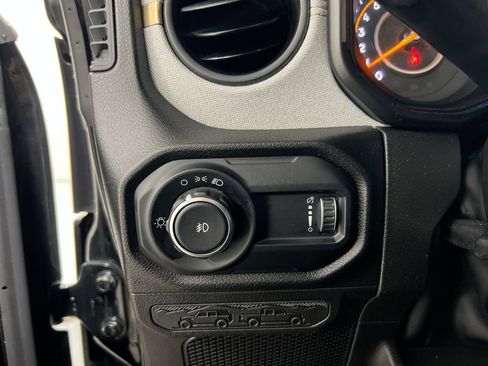 Used 2024 Jeep Wrangler Unlimited Sport AWD/4WD image 18