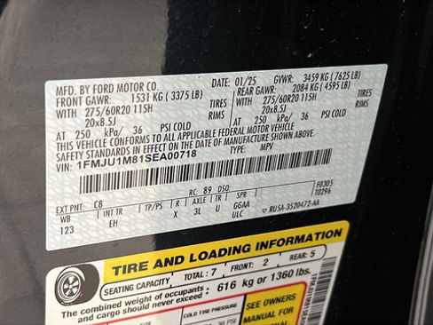 Used 2025 Ford Expedition Platinum AWD/4WD image 32