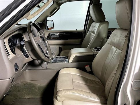 Used 2016 Lincoln Navigator Select image 20