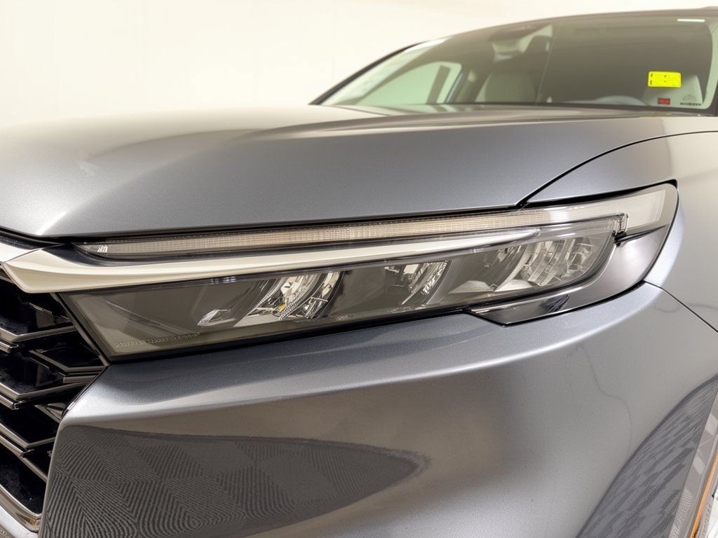 Used 2025 Honda CR-V EX image 12