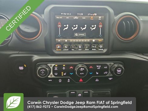 Used 2023 Jeep Gladiator Mojave w/ Cold Weather Group image 18