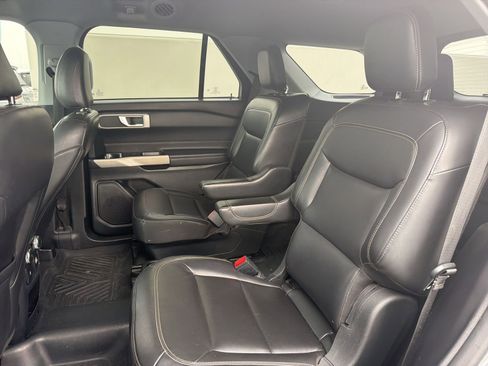 Used 2021 Ford Explorer XLT w/ Equipment Group 202A image 7