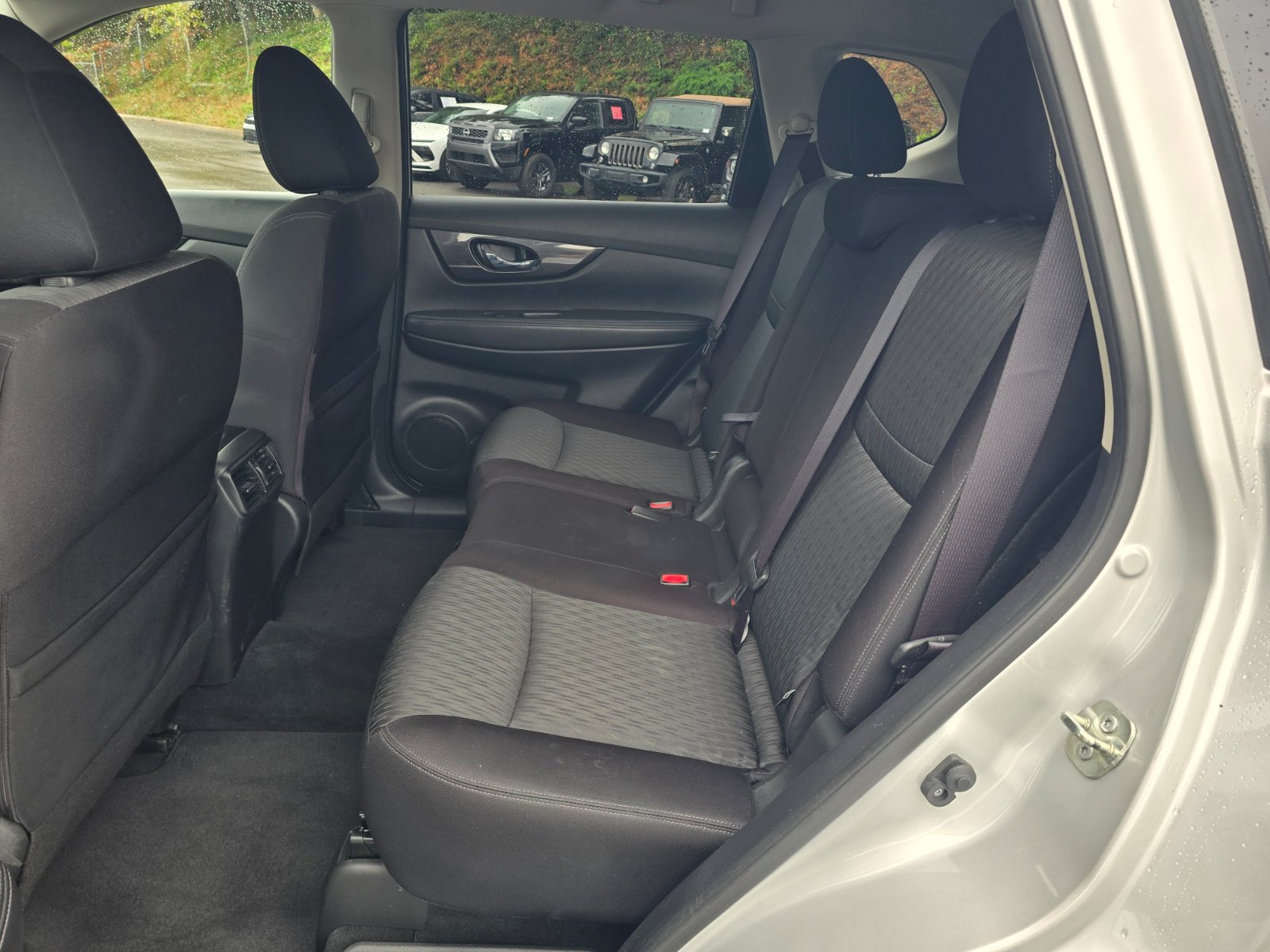 Used 2019 Nissan Rogue S w/ Special Edition Package FWD image 12