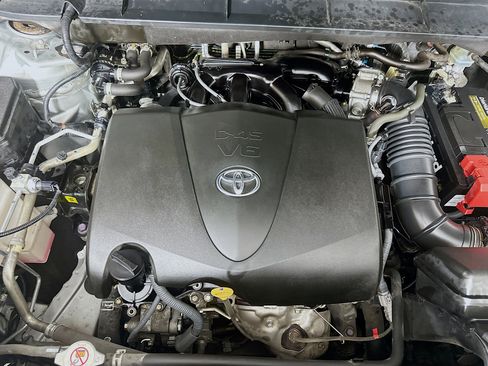 Used 2020 Toyota Highlander L image 34