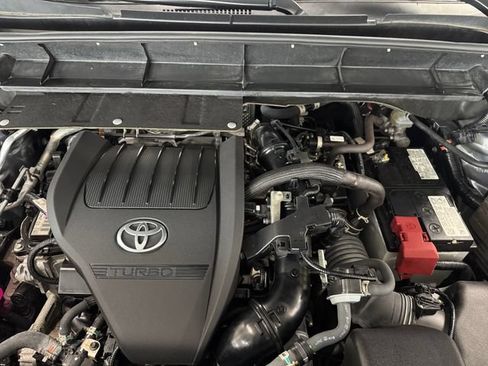Used 2023 Toyota Highlander Platinum FWD image 6