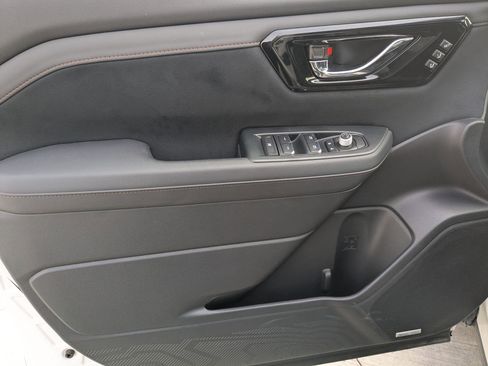 Used 2025 Subaru Forester Touring image 14