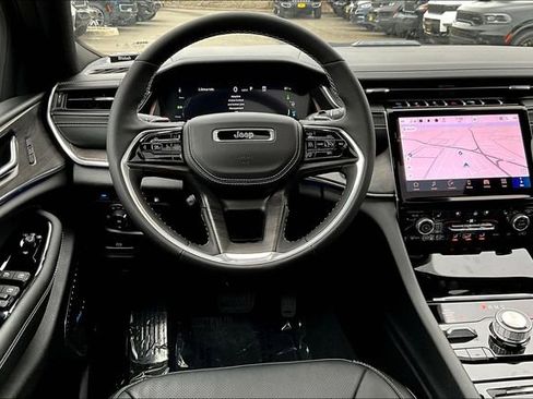 New 2025 Jeep Grand Cherokee Overland image 17