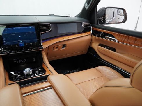 Used 2022 Jeep Grand Wagoneer Series III image 25