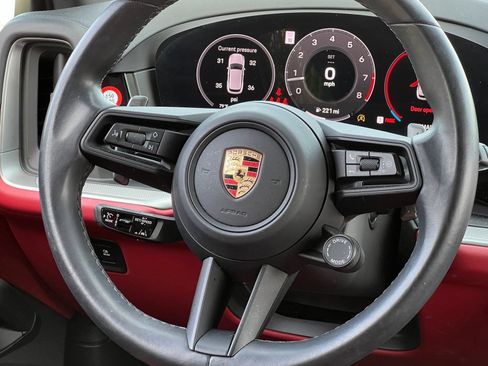 Certified 2024 Porsche Cayenne S AWD/4WD image 24