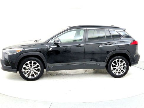 Certified 2024 Toyota Corolla Cross XLE image 3