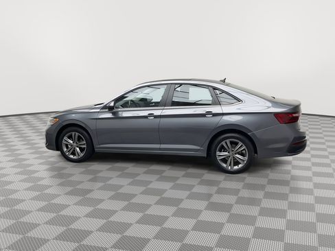 Used 2023 Volkswagen Jetta SE w/ Panoramic Sunroof Package image 36