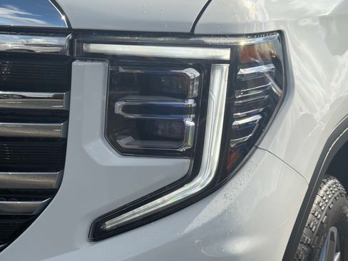 New 2026 GMC Sierra 1500 SLT AWD/4WD image 9
