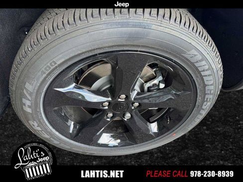 New 2025 Jeep Grand Cherokee L Altitude image 8