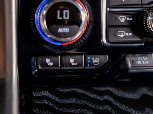 Used 2024 GMC Yukon Denali w/ Advanced Technology Package AWD/4WD image 13