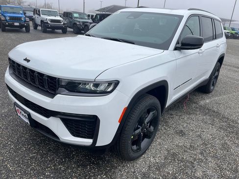 New 2026 Jeep Grand Cherokee L Limited w/ Limited Altitude Package AWD/4WD image 5