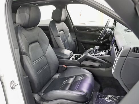 Used 2019 Porsche Cayenne AWD/4WD image 25