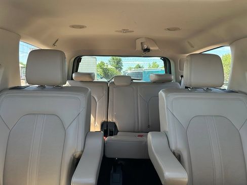 Used 2024 Ford Expedition Limited AWD/4WD image 34