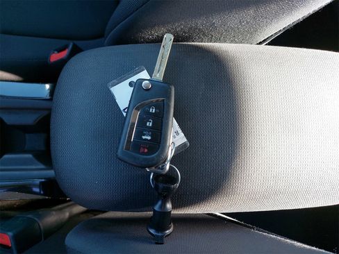 Used 2020 Toyota Corolla LE image 36