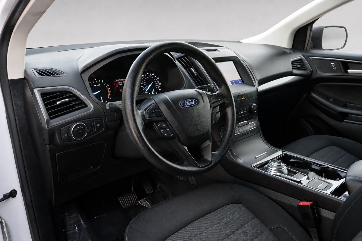 Used 2020 Ford Edge SE FWD image 26