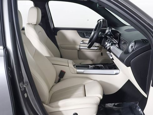 Used 2024 Mercedes-Benz GLB 250 4MATIC w/ Driver Assistance Package image 27