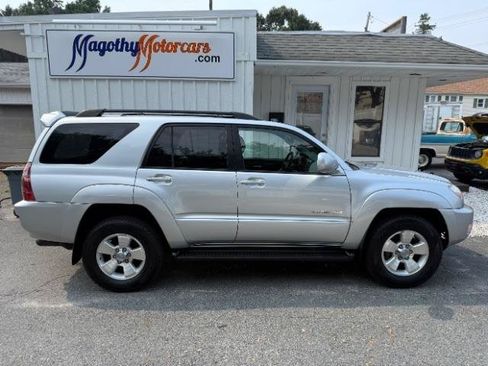 Used 2005 Toyota 4Runner Limited AWD/4WD image 2