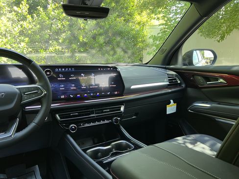 New 2026 Chevrolet Traverse Z71 w/ Enhanced Driving Package AWD/4WD image 24