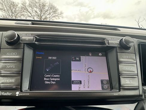 Used 2015 Toyota RAV4 Limited image 17