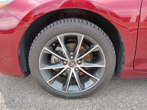 Used 2017 Toyota Camry XSE w/ Moonroof Package FWD image 9
