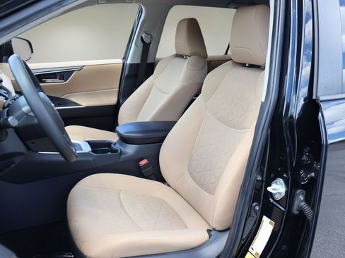 Used 2020 Toyota RAV4 XLE FWD image 12