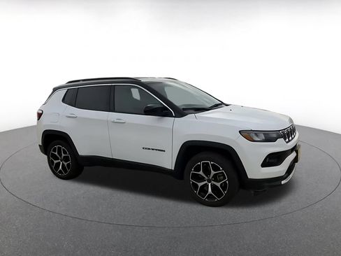 Used 2025 Jeep Compass Limited AWD/4WD image 2