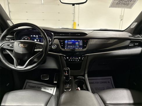 Used 2023 Cadillac XT6 Sport w/ Technology Package image 10