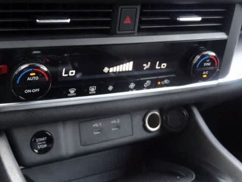 Used 2025 Nissan Rogue SV FWD image 27