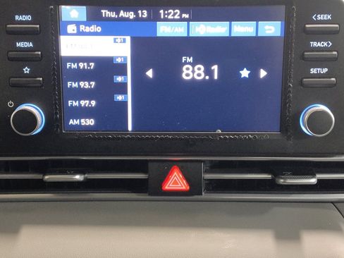 Used 2024 Hyundai Elantra SE FWD image 25