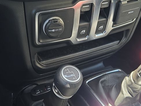 Used 2021 Jeep Wrangler Sport AWD/4WD image 27