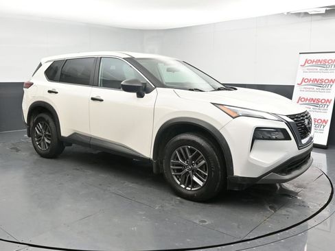 Used 2023 Nissan Rogue S image 2