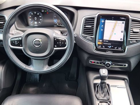 Used 2022 Volvo XC90 T5 Momentum w/ Climate Package FWD image 10