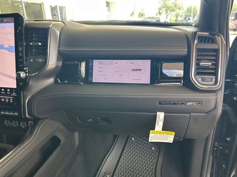 Used 2025 RAM 2500 Limited AWD/4WD image 36