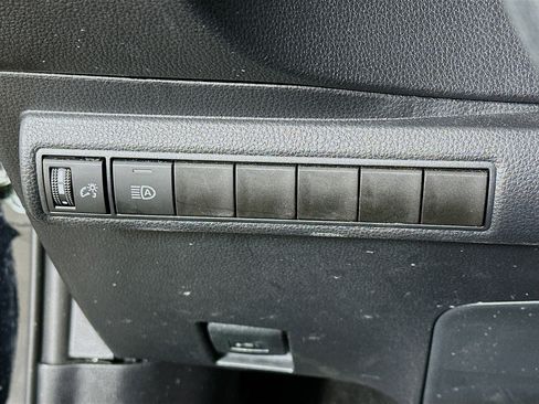 Used 2025 Toyota Corolla LE image 17