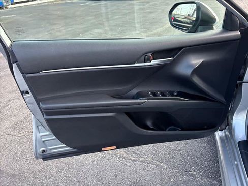 Used 2019 Toyota Camry SE w/ Convenience Package FWD image 21