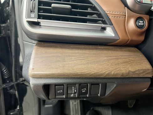 Used 2020 Subaru Outback Touring XT image 17